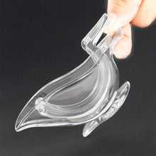 Portable lemon squeezer for kitchen use